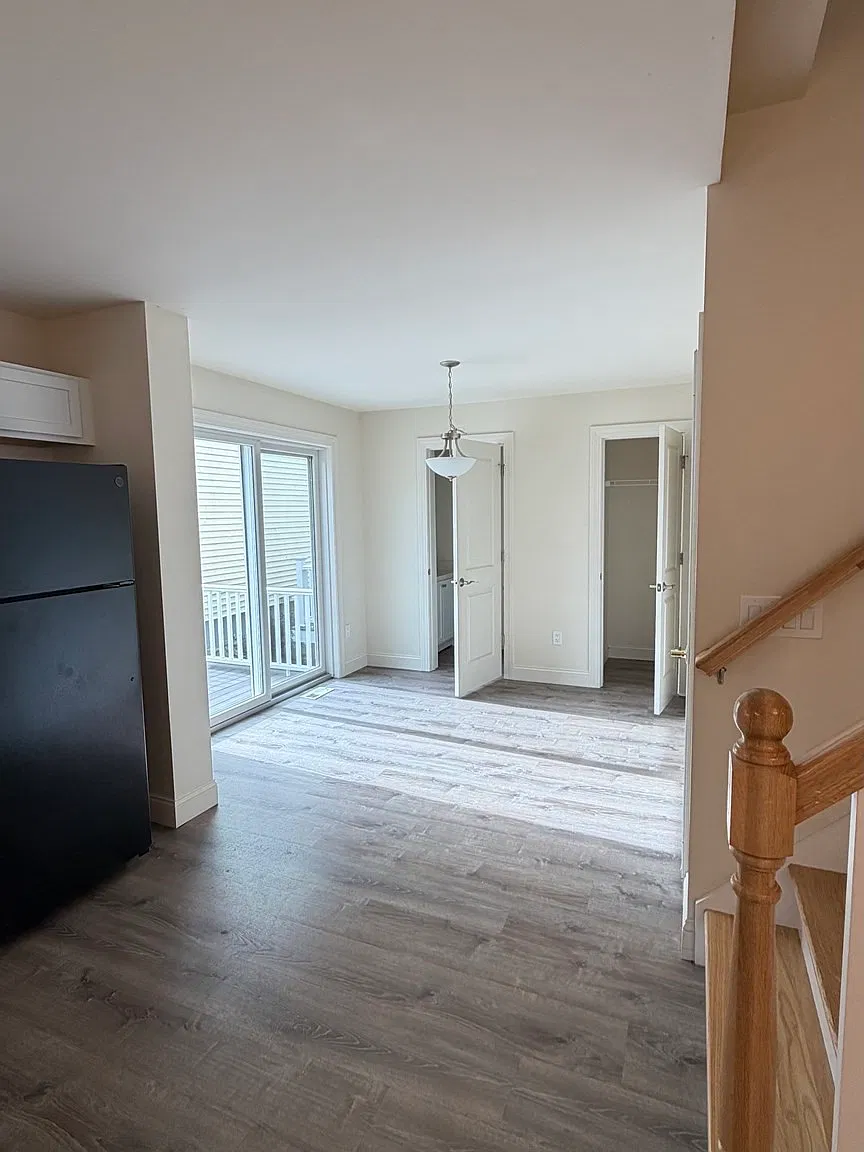 3 bed, 2.5 bath, 1456 sqft, $3,300 — Photo 3