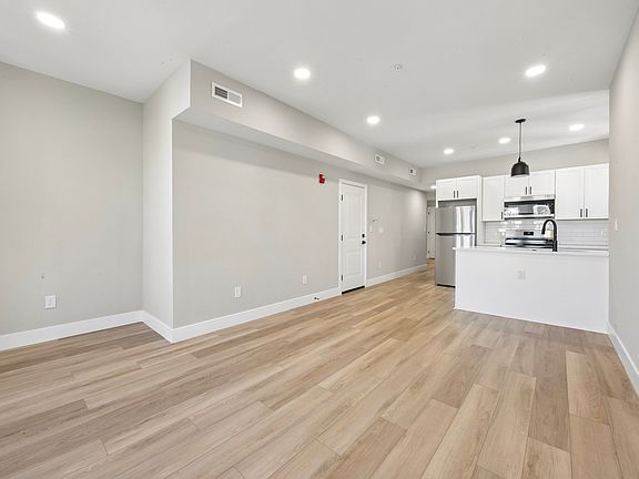 5th image of 6150 W Columbia Ave Floor 2