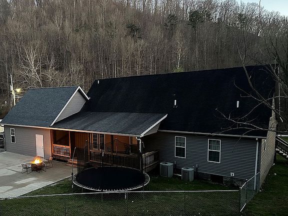 Nice fenced back yard