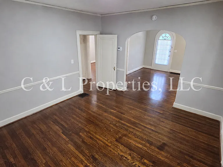 902 Walnut St — Photo 12