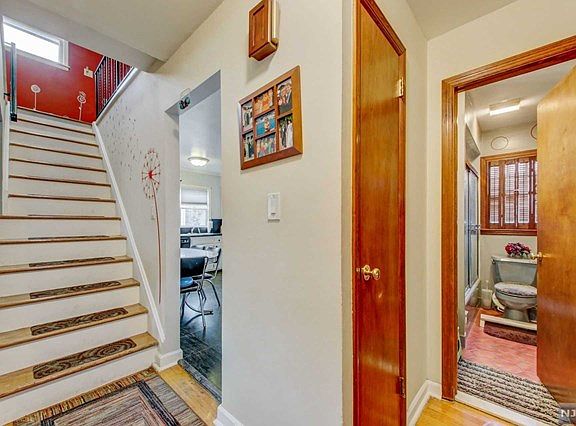 5th image of 9-15 Essex Pl