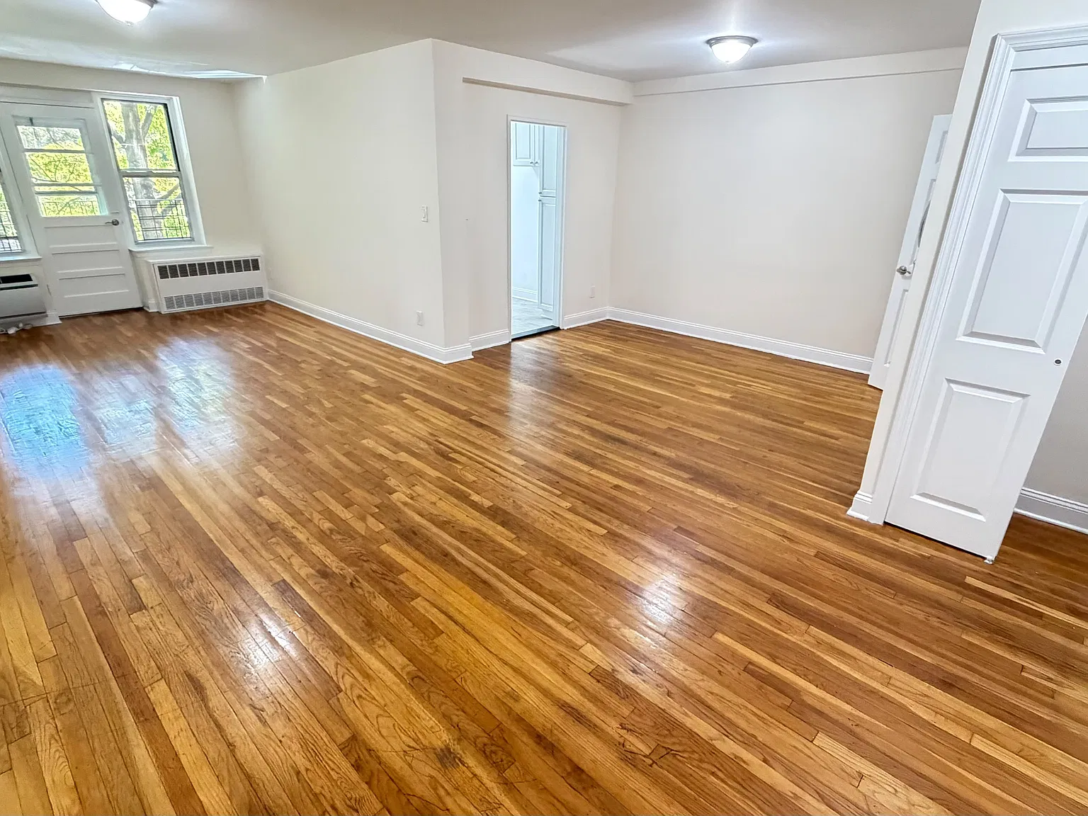 2 bed, 1100 sqft, $3,300 — Photo 2