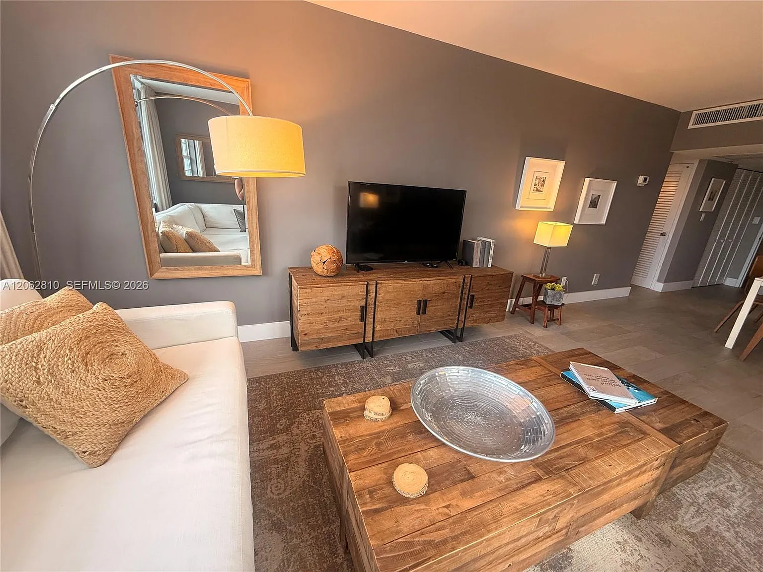 The Decoplage Condo — Photo 2