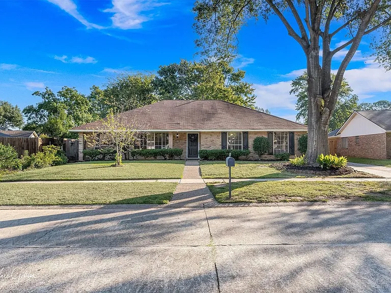 7617 Tampa Way — Photo 1