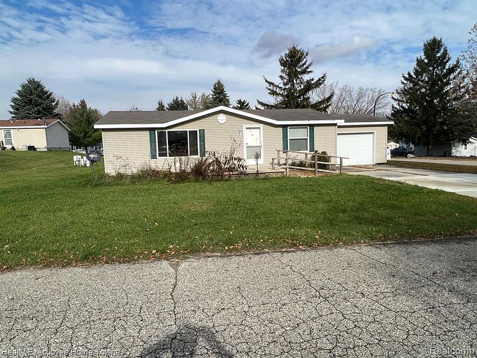 2239 Brent St, Croswell, MI 48422 MLS 20230093488 Zillow