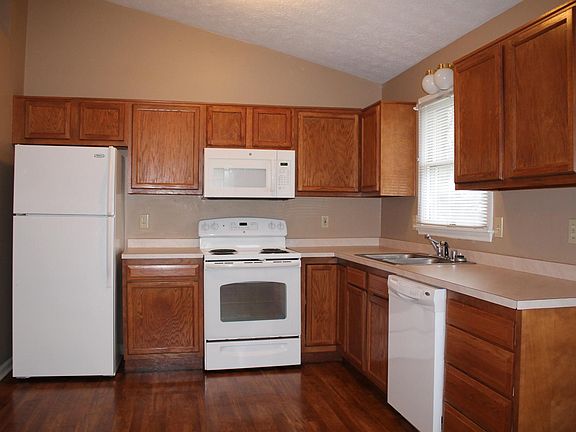 5th image of 121 Madonna Dr