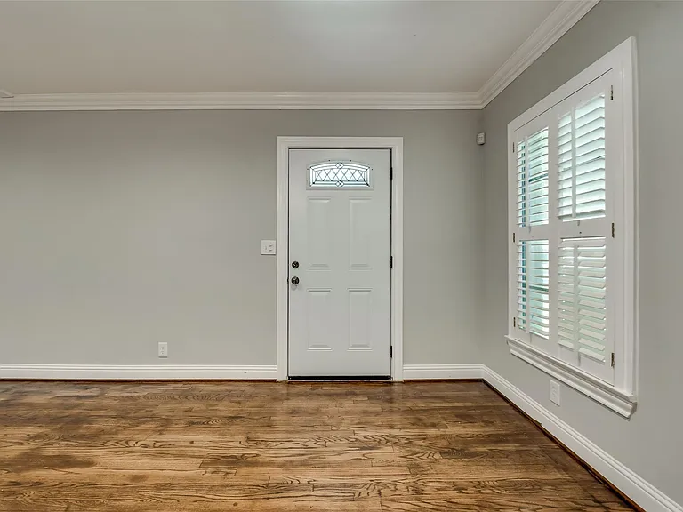 6425 Locke Ave — Photo 3
