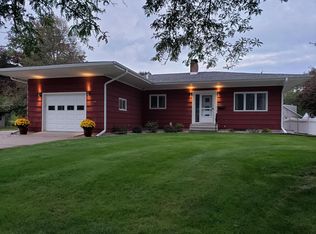 624 N 2nd St, La Crescent, MN 55947