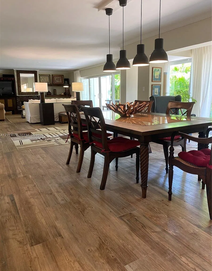 Cape Fla Club Condo Clust — Photo 1