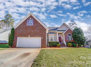 212 Silver Birch Ln, Mount Holly, NC 28120