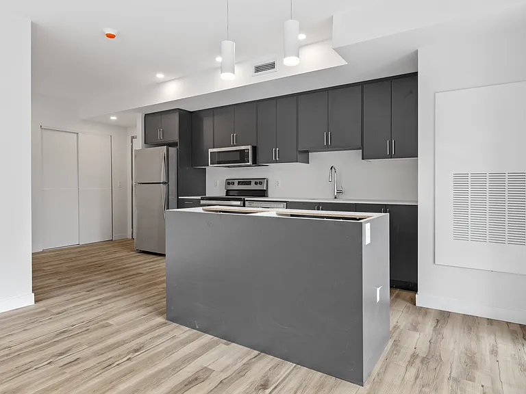 177 Armstrong St — Photo 10