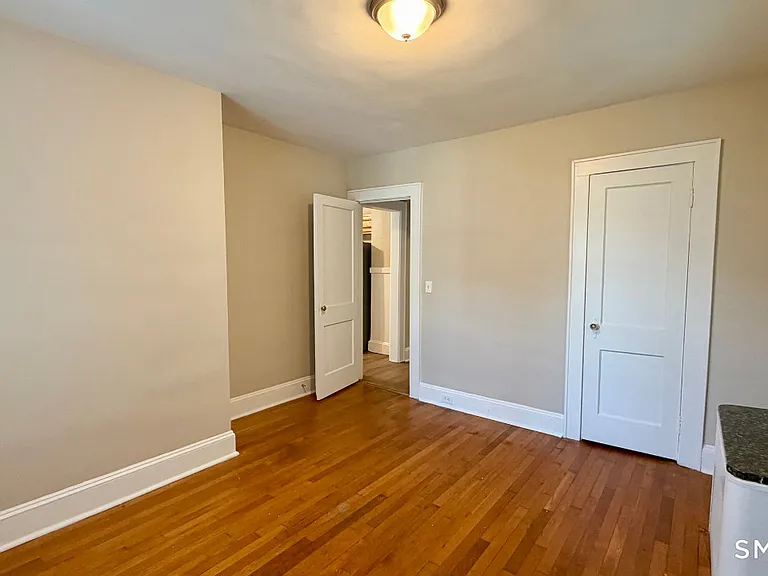 77 Astoria Ave — Photo 9