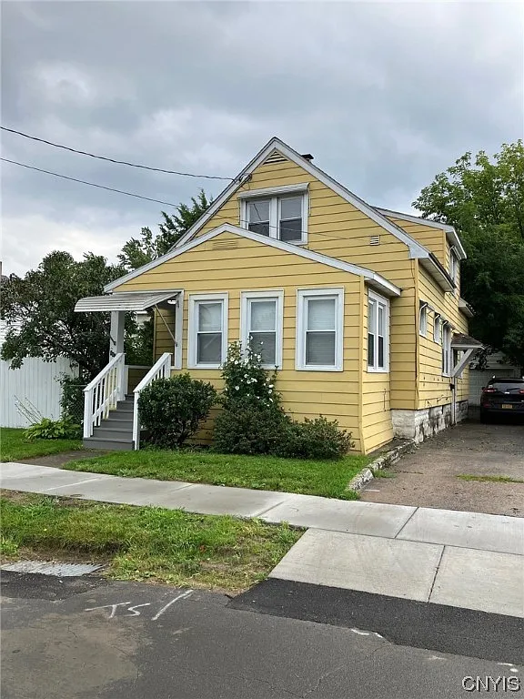 308 Coughlin Ave photo 1