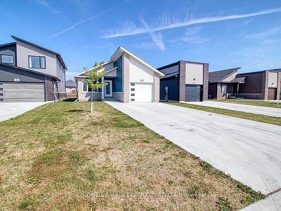 3rd image of 100 Arrowhead Ln