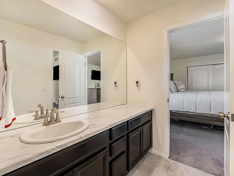 9707 Bennett Peak St — Photo 17