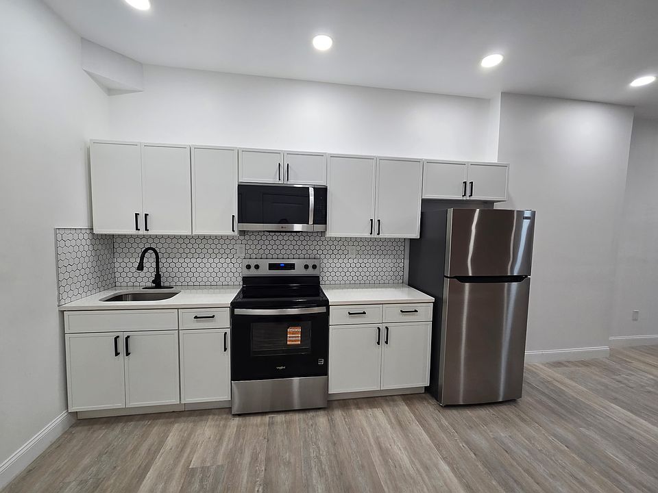 1st image of 1521 Pine St APT 1R