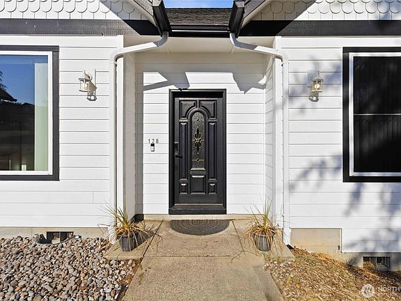 5th image of 128 Flagstone Drive
