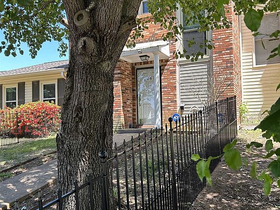 2nd image of 1045 W Harbor Dr