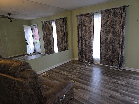 2nd image of 214 N Vickery Ln