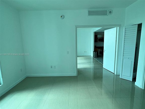4th image of 300 S Biscayne Blvd #T-2809