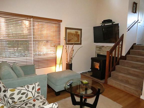 5th image of 8 Carol Dr #8