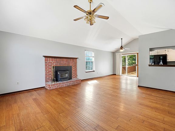 3rd image of 4914 Orchard Ln
