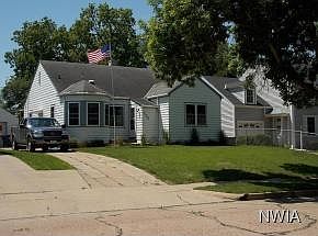 1st image of 122 W Stewart Ave