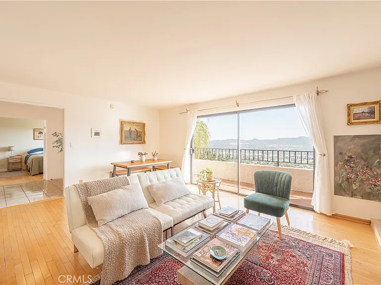 1350 E Tujunga Ave — Photo 11