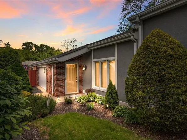 135 Queens Way, Canonsburg, PA 15317