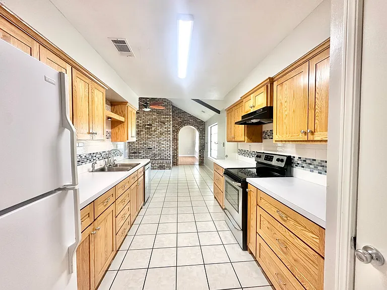 2829 Bailey Ln — Photo 11
