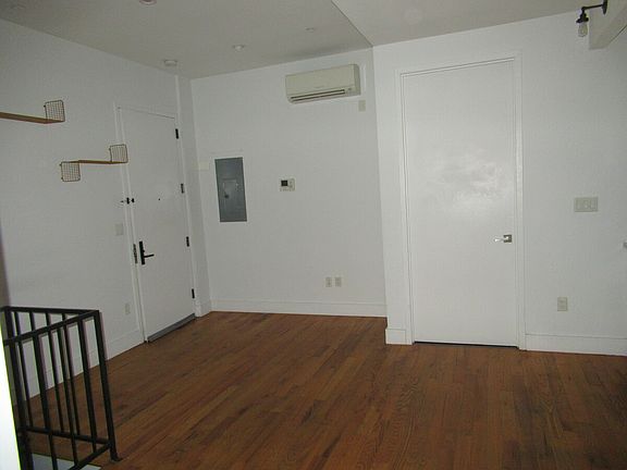 2nd image of 319 Melrose St APT 1F