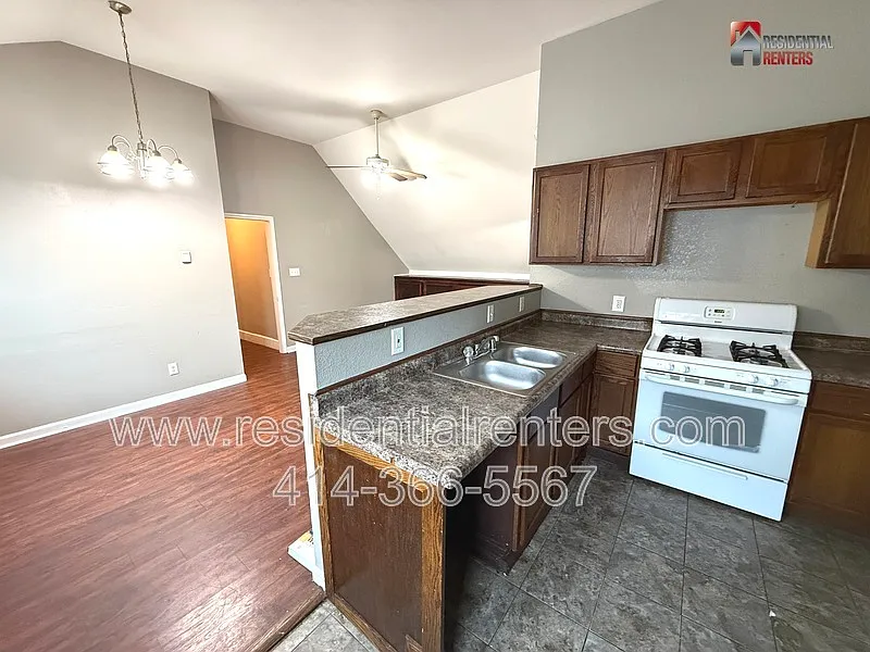 3 bed, 1.0 bath, 1100 sqft, $1,125 — Photo 3