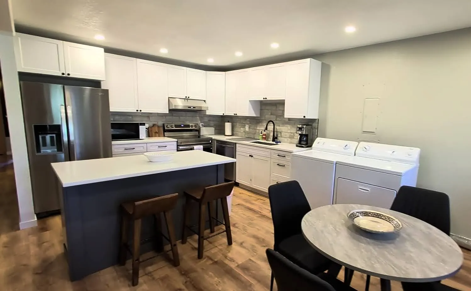 3 bed, 1232 sqft, $3,600 — Photo 3