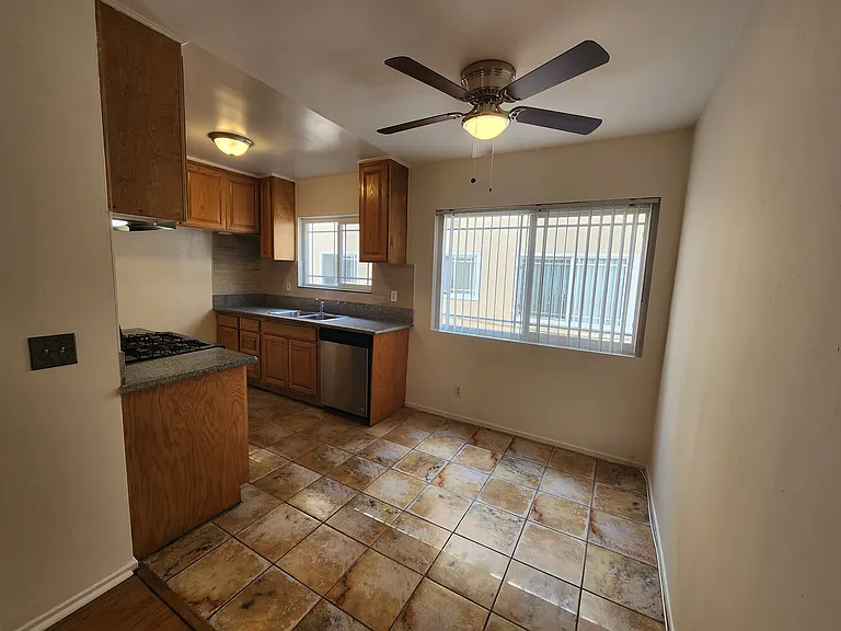 1141 Irving Ave #3 — Photo 6