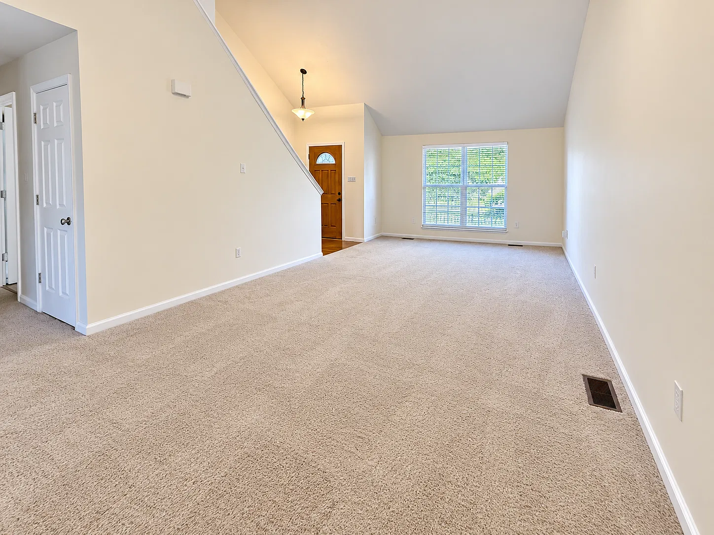 4 bed, 2.5 bath, 2536 sqft, $2,850 — Photo 4