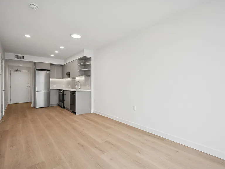 5670 Cambie St — Photo 54