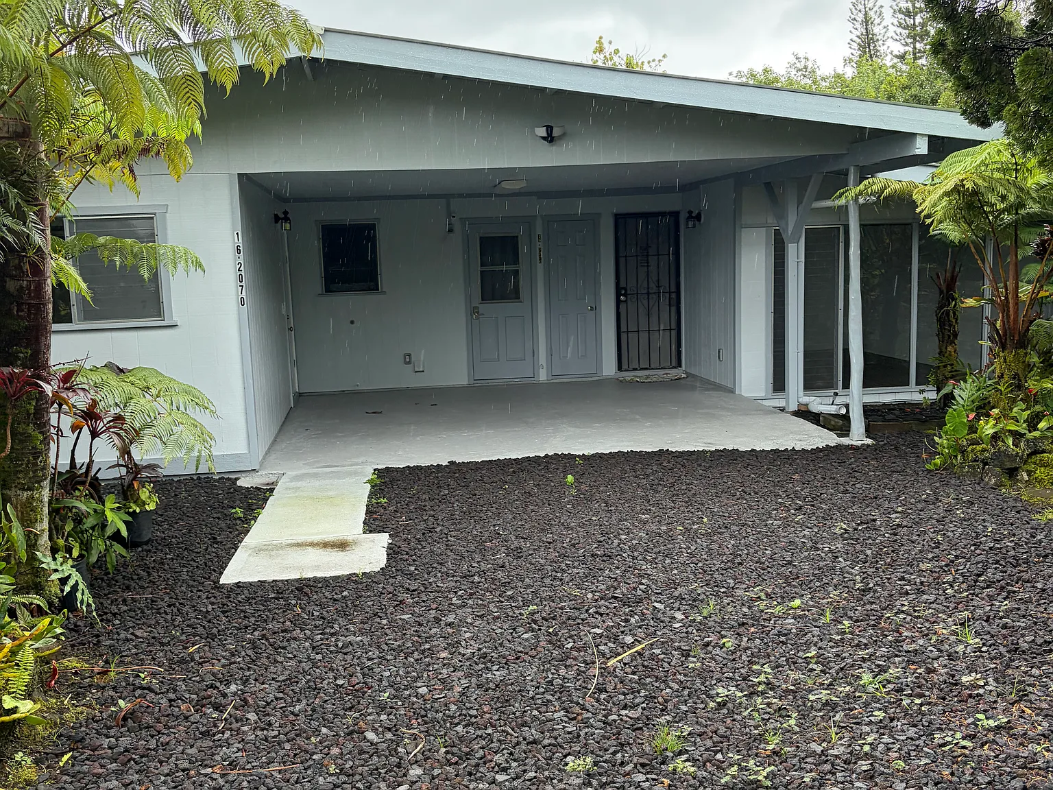 3 bed, 1088 sqft, $2,300 — Photo 2