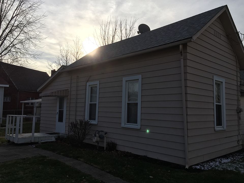 1st image of 111 E 1st Ave