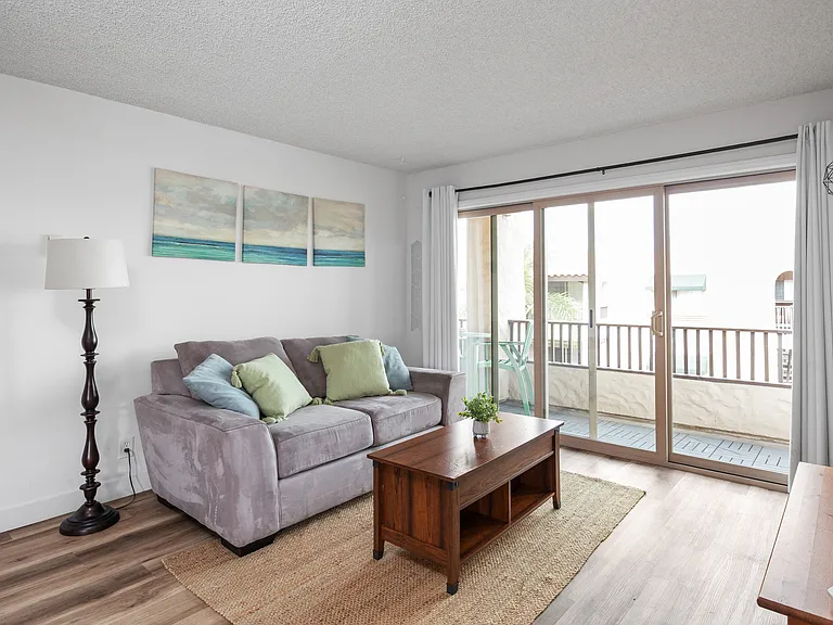2514 Clairemont Dr #205 — Photo 2
