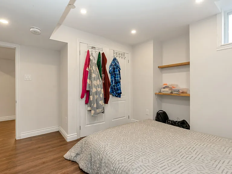 900 Green St #B — Photo 10