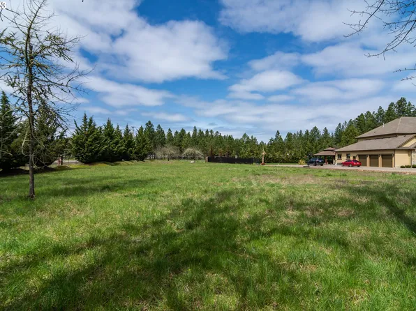146 River Club Dr, Roseburg, OR 97471