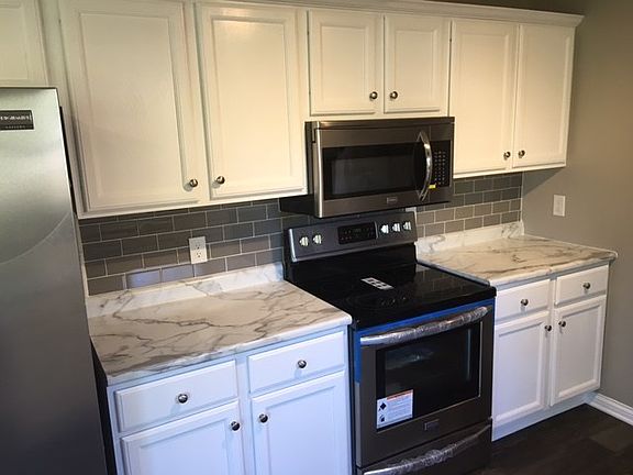 2nd image of 1305 Thompson Dr
