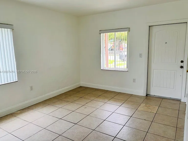 14400 Polk St — Photo 2