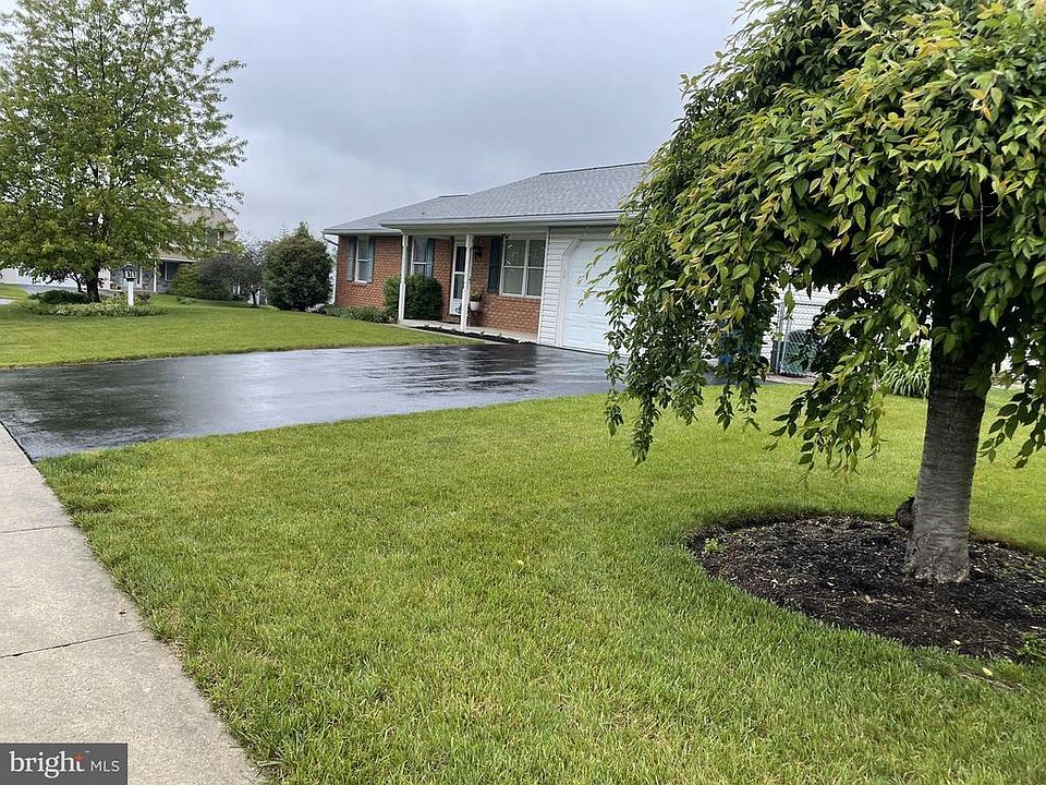 1st image of 13 Garden Dr