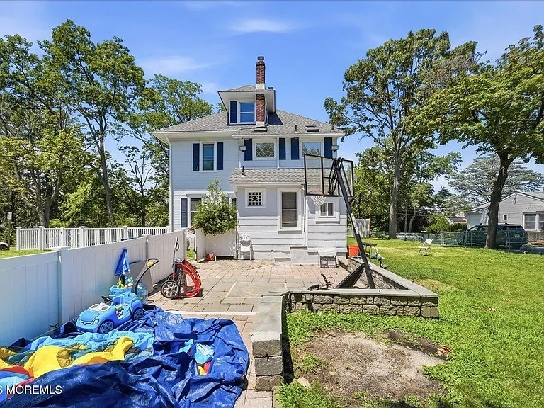 496 W Park Ave — Photo 35