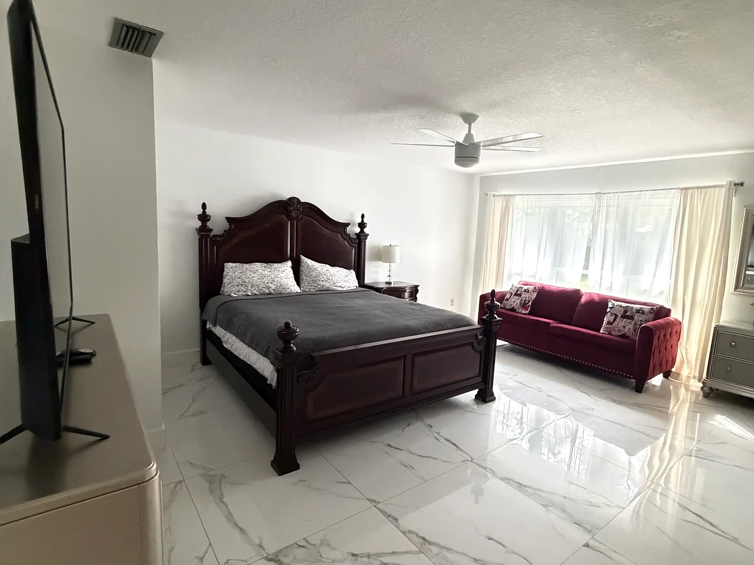 1 bed, 2110 sqft, $1,200 — Photo 4