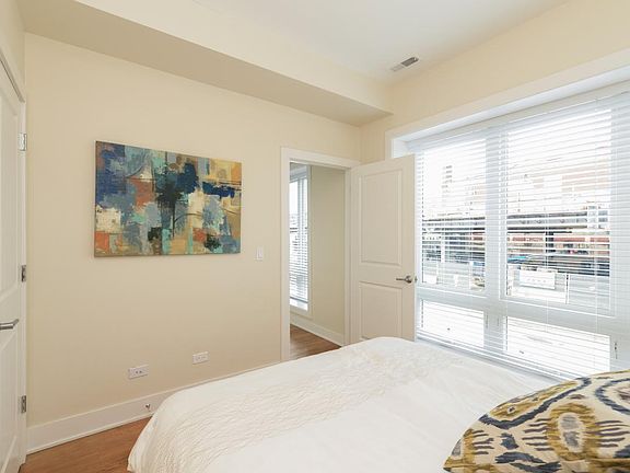 5th image of 4639 N Broadway St APT 202