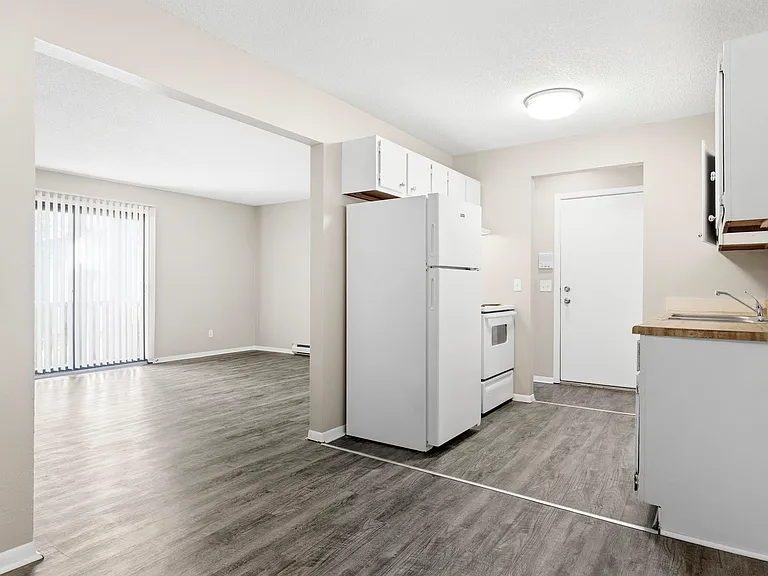 Walnut Woods Apartments — Photo 11