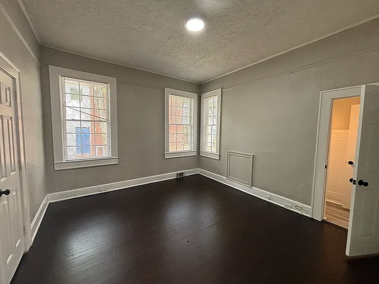 1263 Cedar Ave — Photo 10