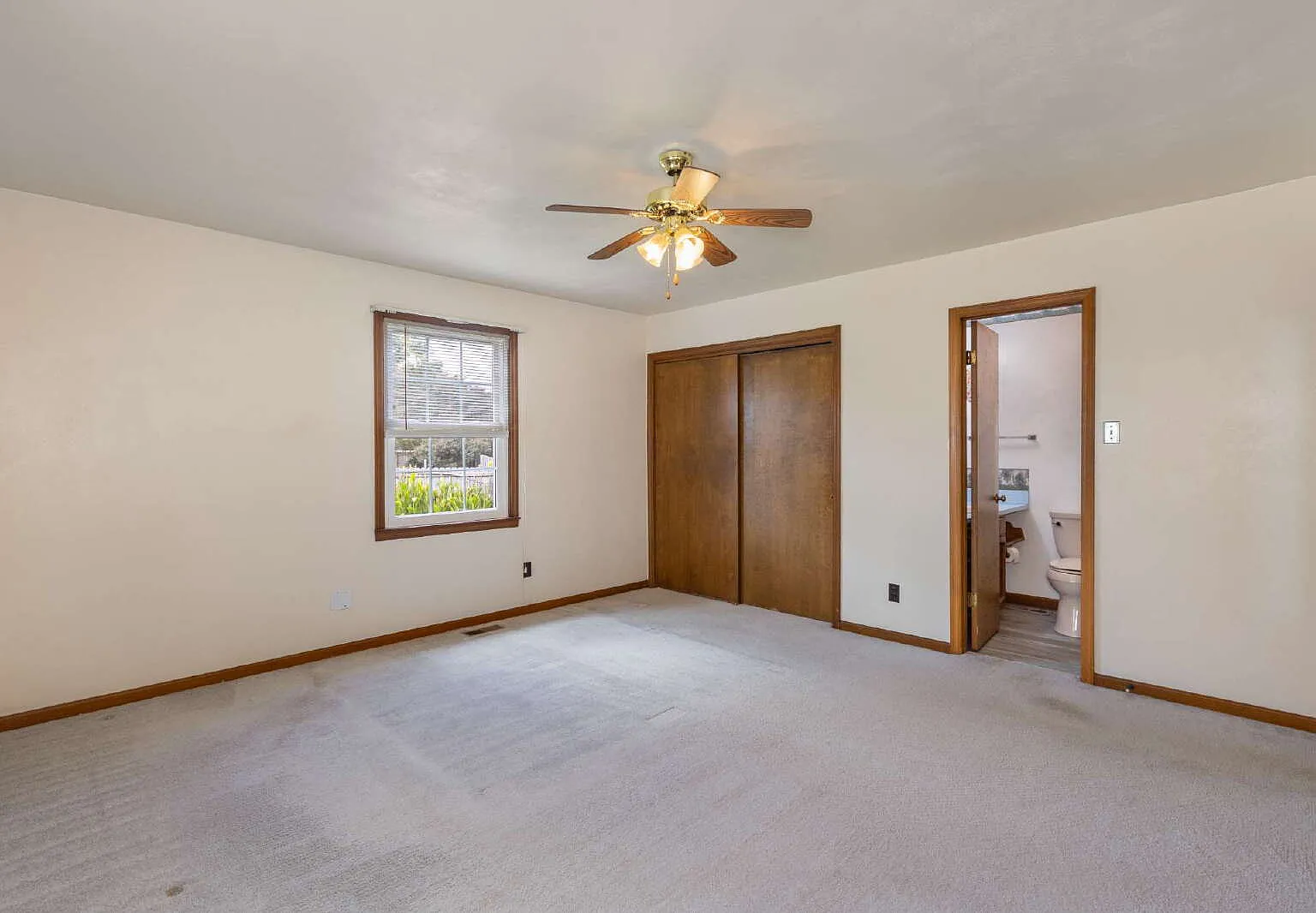 3 bed, 2.0 bath, 1800 sqft, $2,500 — Photo 2